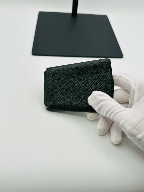 Louis Vuitton Taiga Key / Card Holder - Picture 4 of 11